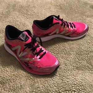 NEW Women’s NEW BALANCE 8.5 D/W pink and black athletic shoes Speed Ride Strobe